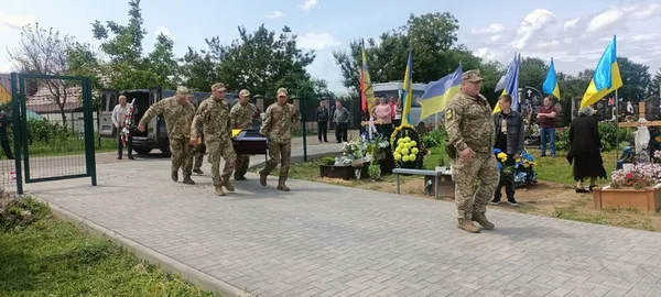 На Волині провели в останню дорогу молодого воїна Артема Мулявку (фото)
