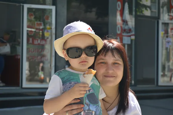 Vox populi. День матері у Луцьку: як святкують і що дарують (фото)