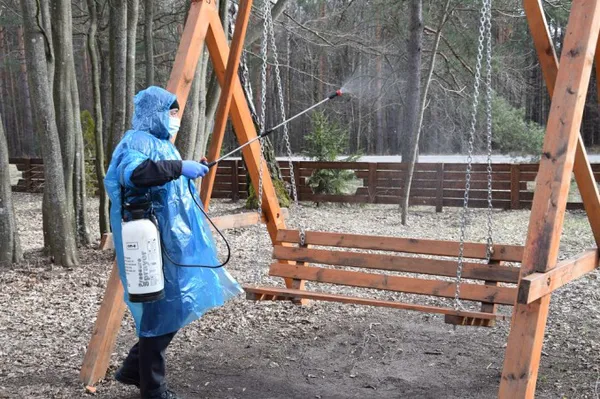 У волинських лісах дезінфікують зони відпочинку (фото)