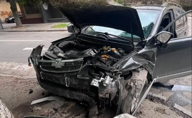 У Луцьку – ДТП на перехресті: не розминулись Chevrolet та Skoda