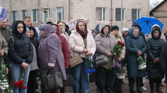 До останнього подиху – за Україну: Рожищенська громада попрощалася з Героєм Сергієм Мандзюком (фото)