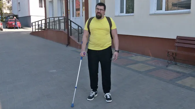 Вчиться заново ходити з протезом: військовий з Волині розповів, як проходить реабілітацію (фото, відео)