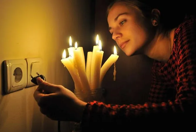 Через вимикання світла у селах на Волині в людей погоріла техніка