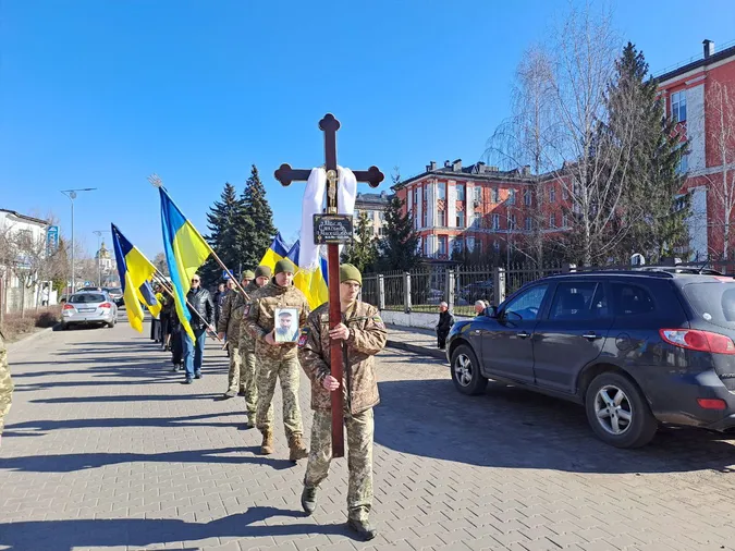 Ковельська громада попрощалася з воїном Олександром Маслом (фото)
