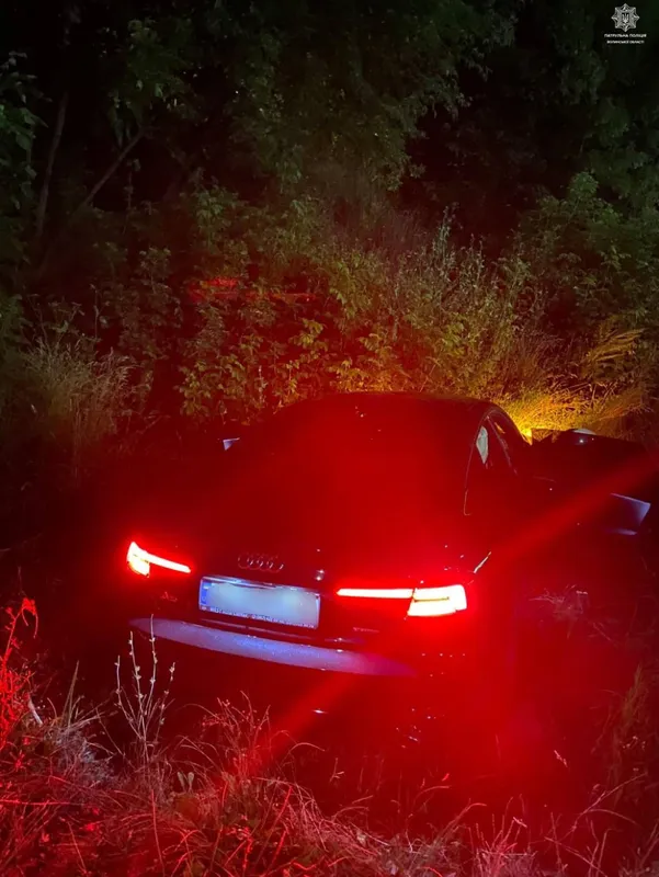 У Луцьку п'яна жінка на Audi збила рекламний щит (фото)