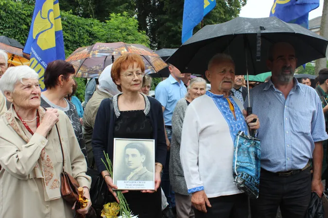 У Луцьку вшанували пам'ять розстріляних в 1941 році в'язнів тюрми (фото)