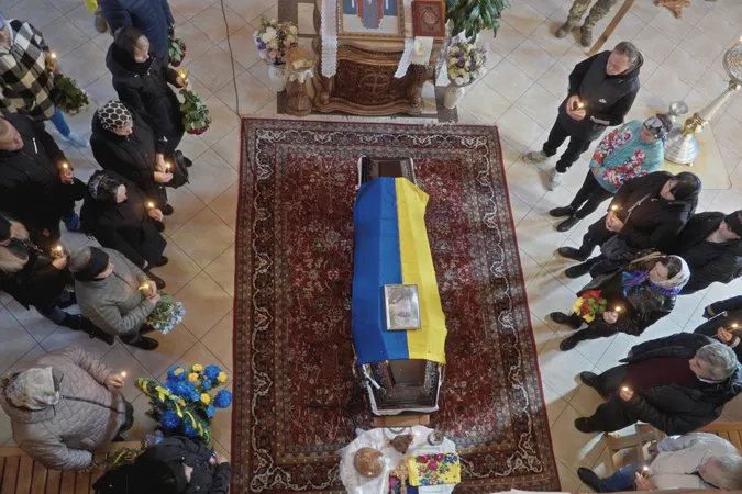 На Волині попрощалися із воїном Русланом Ломінським (фото)