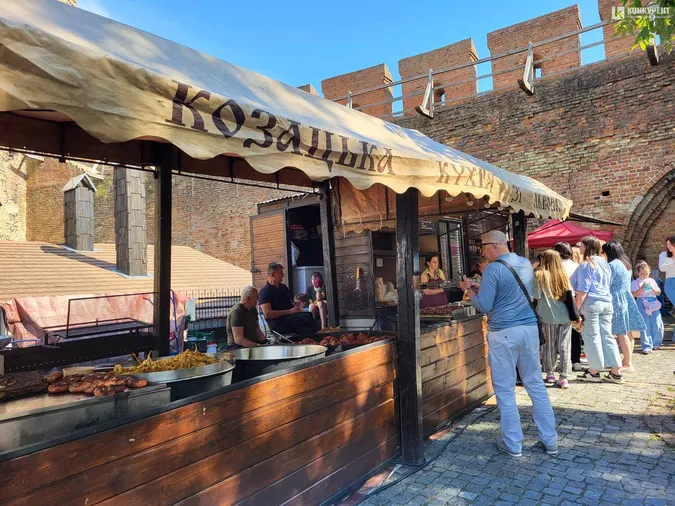«ЛюбART Fest» у Луцькому замку: що там відбувається (фоторепортаж)