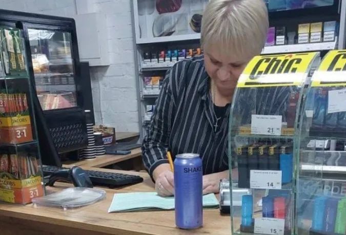 У Луцьку зловили продавчиню, яка вночі торгувала «слабоалкоголкою» (фото)