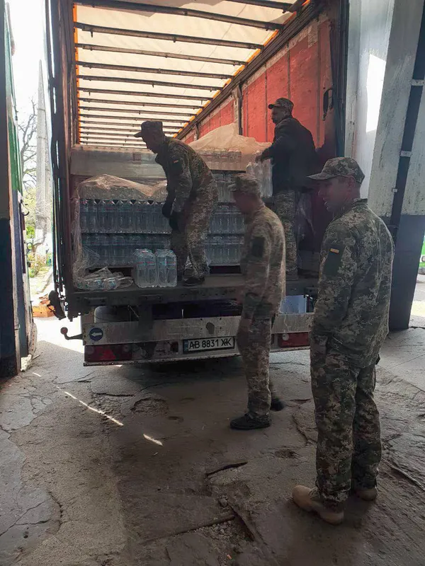 Луцькі волонтери відправили дві фури води у Миколаїв (фото, відео)