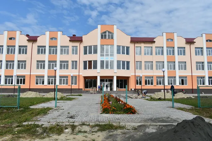 На стінах – Кузьма і Шевченко: на Волині відкривають нову школу (фото)