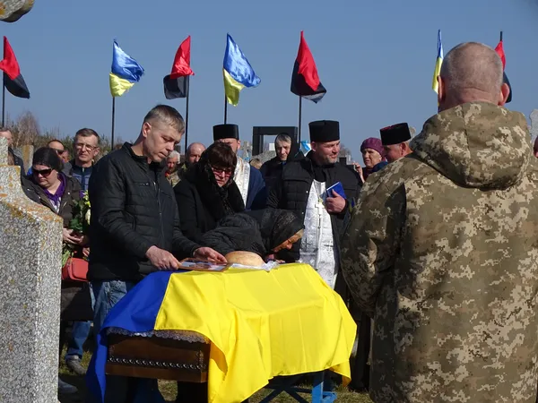 На Волині попрощалися з воїном Василем Кравчуком, який два роки вважався зниклим (фото)