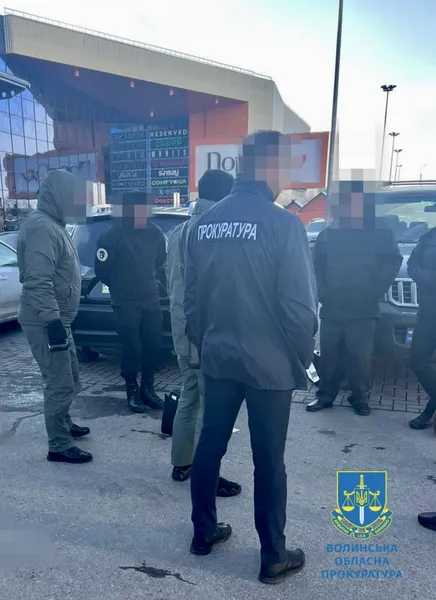 На Волині посадовці Укртрансбезпеки вимагали по $100 за місце в «єЧерзі» (фото)