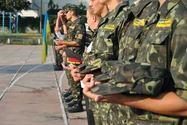 Пояснили, за яких умов випускників військових кафедр відправлятимуть в АТО