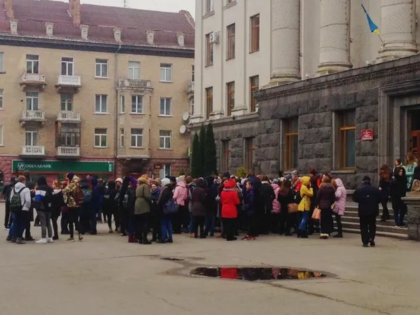 «Тепло в універ», – студенти СНУ вийшли на мітинг (фото) 