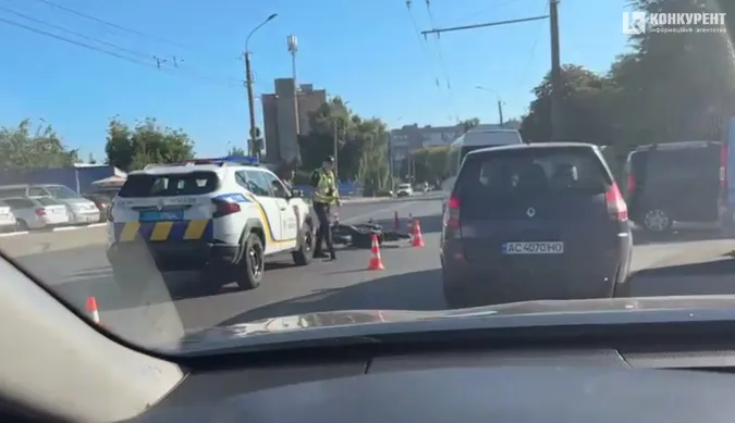 Біля ТЦ «Варшавський» у Луцьку збили мотоцикліста: що відомо