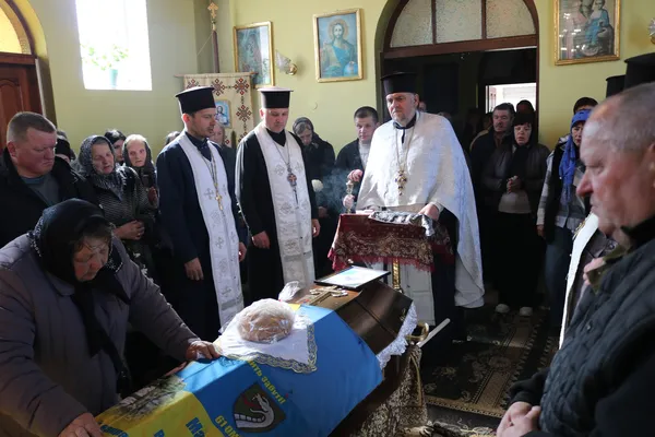 Загинув на Курщині: Волинь провела в останню дорогу воїна Андрія Мацерука (фото)