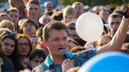 «Караоке на Майдані» у Луцьку: приїхав навіть Кондратюк (відео)