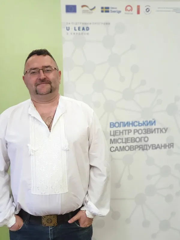 День вишиванки: відомі волиняни одягнули сорочки (фото)