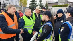 Під Генконсульством Польщі в Луцьку перевізники вимагають розблокувати кордон