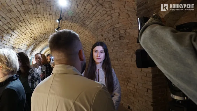 Біль та сила: у луцькому підземеллі показали картини і фото ветеранів (фоторепортаж)