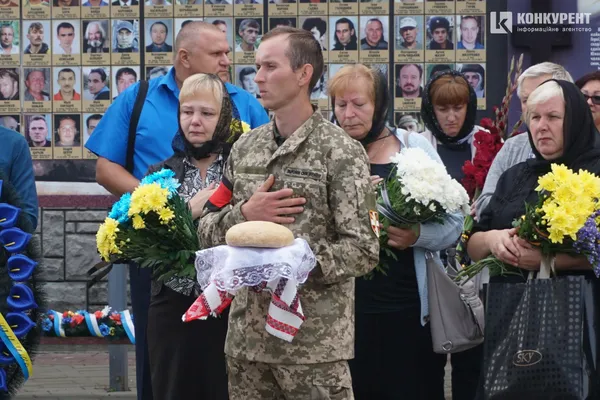 Луцьк у траурі: попрощалися із загиблим Героєм Валерієм Федюком (фото)