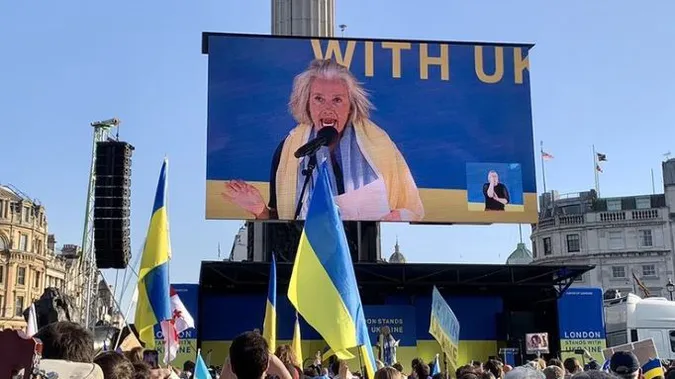Володарка двох премій «Оскар» на демонстрації на підтримку України прочитала поезію Шевченка (відео)