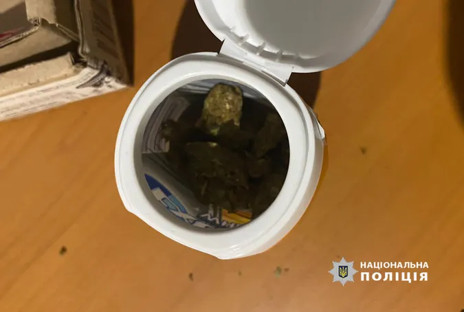У тимчасового жителя Луцька знайшли вдома наркотиків на понад 100 тисяч гривень (фото)