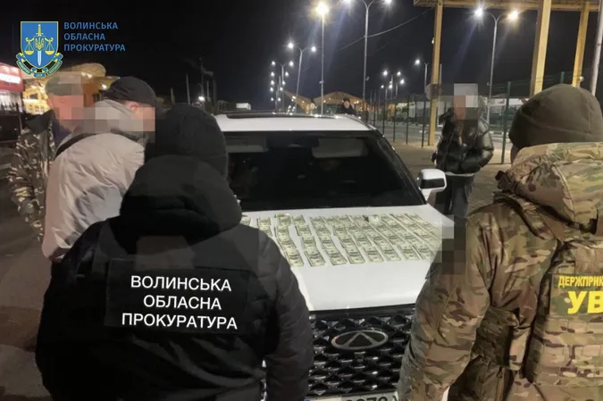 Лучанин організував виїзд ухилянтів за кордон в рейсових автобусах (фото)
