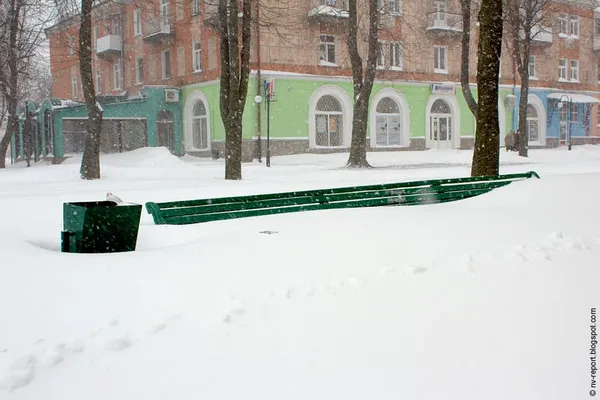 Як замело Нововолинськ: снігові замети в людський ріст (фото)