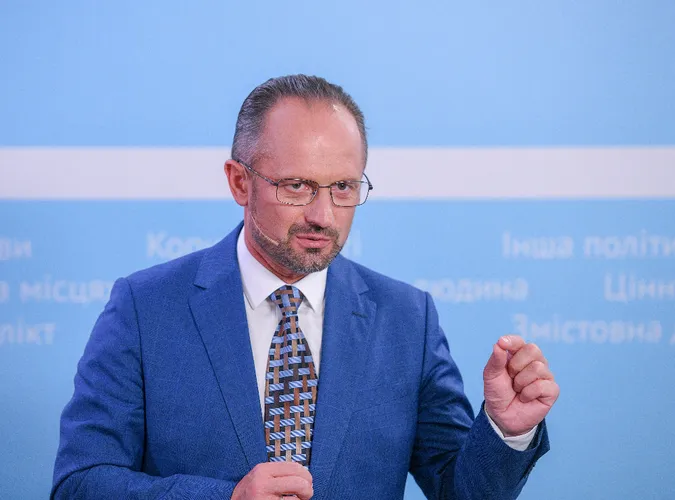 Відсіч корупції, розмова з Кремлем та сильна армія: про що говорив Роман Безсмертний у Луцьку (фото)