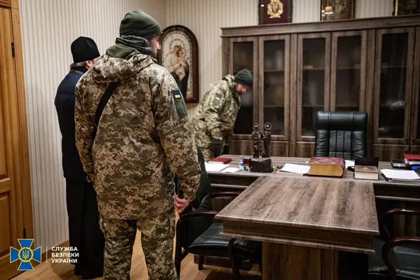 Мільйони готівкою та проросійська література: що СБУ знайшла у  Києво-Печерській лаврі (фото, відео)
