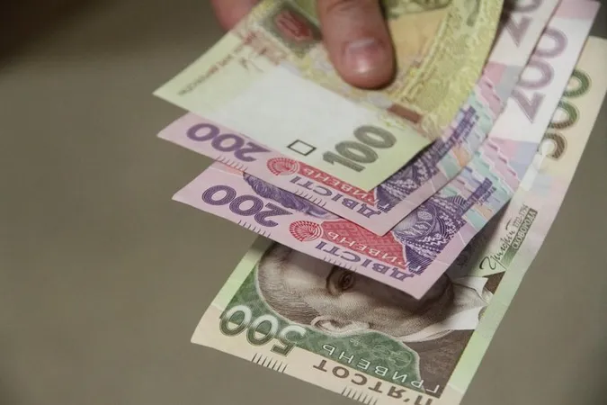 На Волині аферист обміняв сувенірні купюри на півтора мільйона гривень