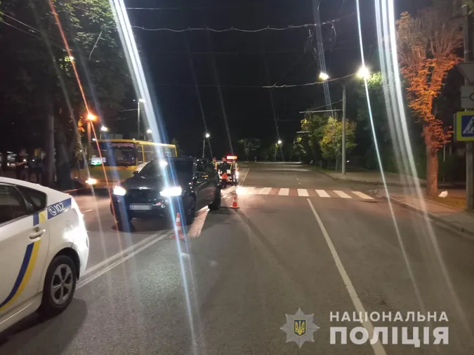 У Луцьку на пішохідному переході авто наїхало на жінку з 4-річним сином (фото, відео)