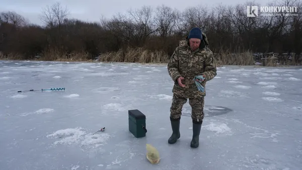 Мовчазні рибалки та мертві окуні: що коїться на Стиру у Луцьку (фото)