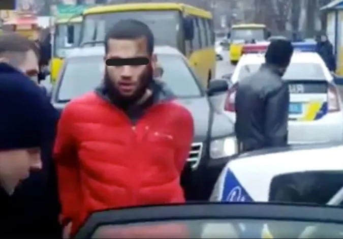 Відео затримання луцьким копом буйного айдарівця за ніч зібрало 220 тисяч переглядів