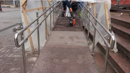 На Лесі Українки у Луцьку звели габаритний пандус (фотофакт)
