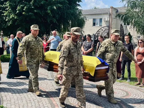 Назавжди 47: на Волині попрощалися з Героєм Миколою Андріюком (фото)