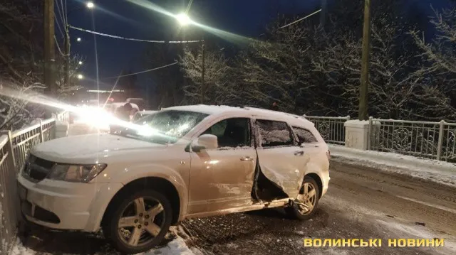 У Луцьку – масштабна ДТП за участю трьох автомобілів (фото)