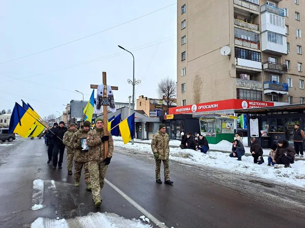 Під час останнього спілкування просив показати донечку: на Волині попрощалися з воїном Василем Гордіюком (фото)