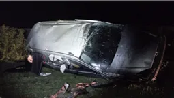 У Боратині Ford злетів у кювет і перекинувся – водій у лікарні (фото)