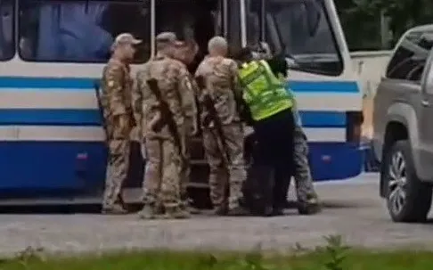 У Раді обиратимуть між електронними повістками та «бусиками ТЦК», – Арахамія