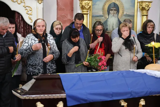 Луцьк навколішки попрощався з воїном Анатолієм Гончаревичем
