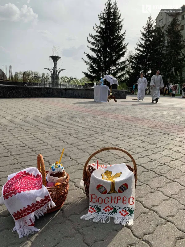 Як у луцьких храмах освячують паски (фото)