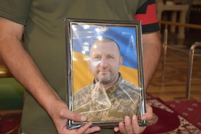 У Луцьку попрощалися з Героєм Володимиром Чернишем (фото)