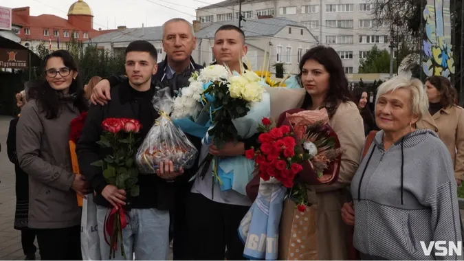 «Для мене це вже моя реальність»: у Луцьку зустріли Павла Літвіна після 50 місяців російського полону (фото)