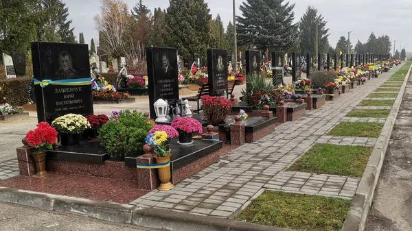 Алея почесних поховань на міському кладовищі у Гаразджі