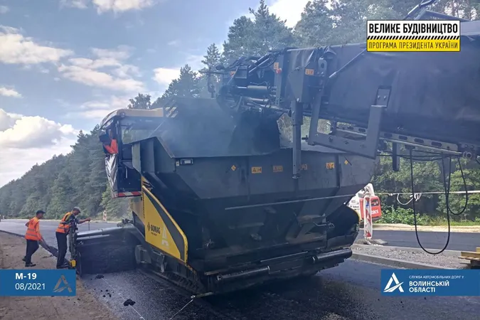 На Волині асфальтують найгіршу ділянку міжнародного автошляху (фото)