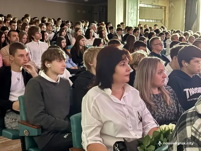 🔔💐 У Нововолинську для школярів пролунав перший дзвоник (фото)