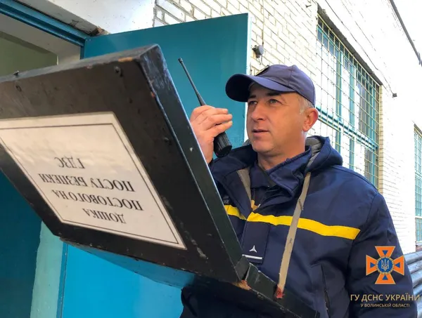 Дії у випадку обстрілів: у Володимирі навчаються рятувальники (фото)